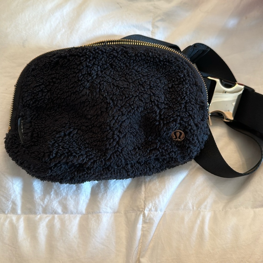 Lululemon Everywhere Belt Bag